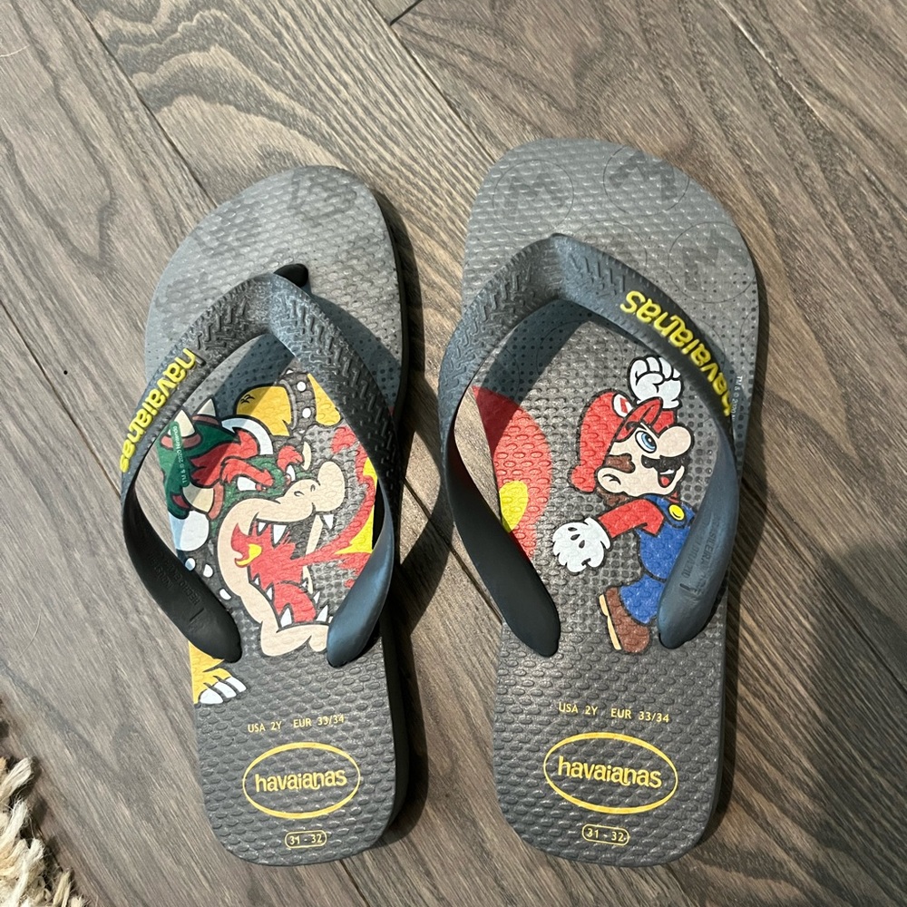 Mario Bro boys havaianas- size 2Y